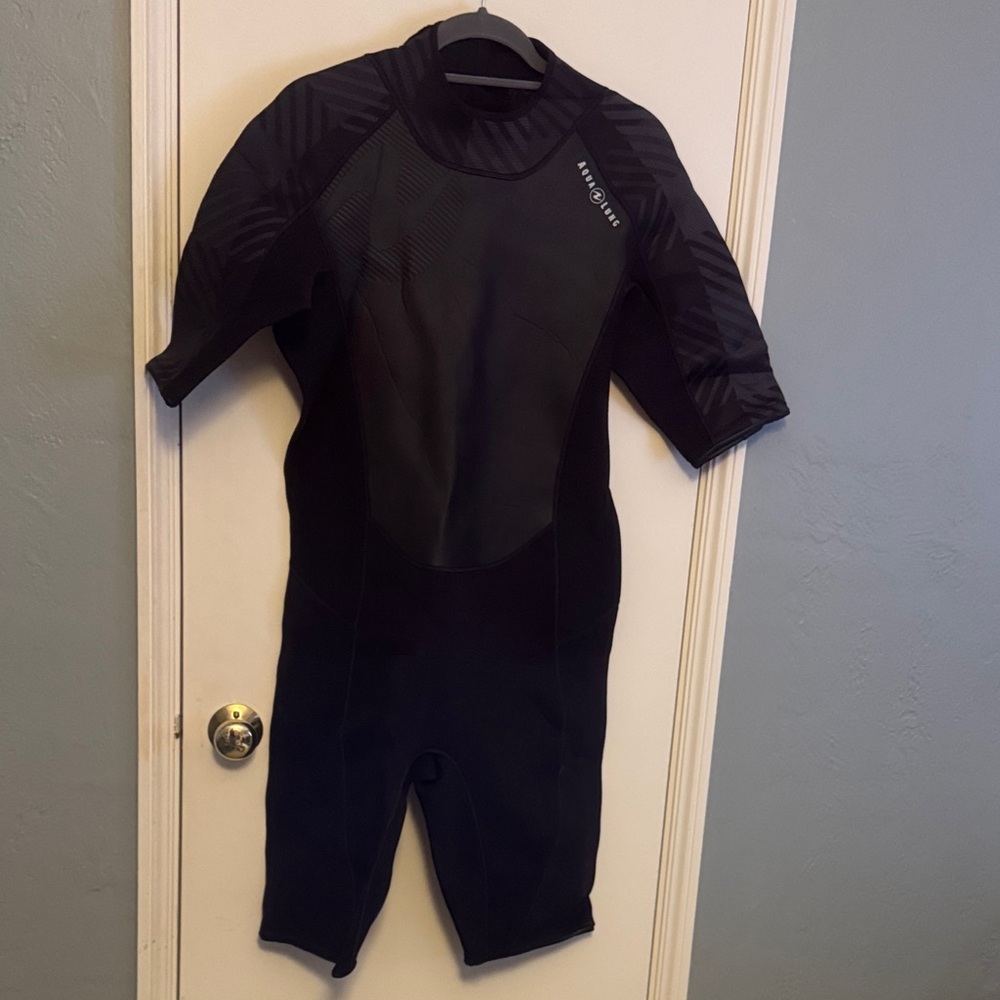 Aqualung Men's Black 2 MM Shorty Wetsuit